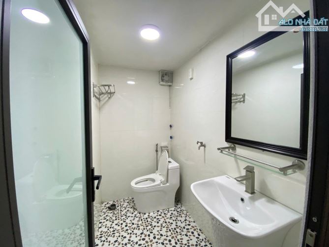 PHỐ VÍP QUẬN CẦU GIẤY - 50M RA PHỐ - NHÀ DÂN XÂY - NGÕ RỘNG THOÁNG - NỞ HẬU - 2