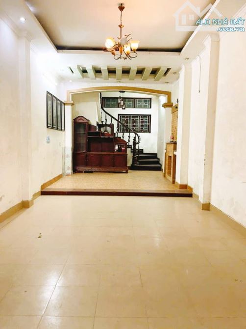 Nhà phố Kim Giang, Thanh Xuân - ô tô tránh, vỉa hè, ô tô vào nhà - 4 tầng, 60m2 - 17.5tỷ. - 2