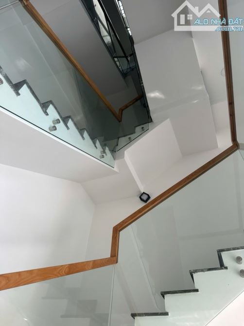 VILA MỚI XÂY, 5,7M X 12M, HẺM 7M, NỘI THẤT XỊN, HỒ BƠI TRONG NHÀ, GIÁ 11.9 TỶ - 2