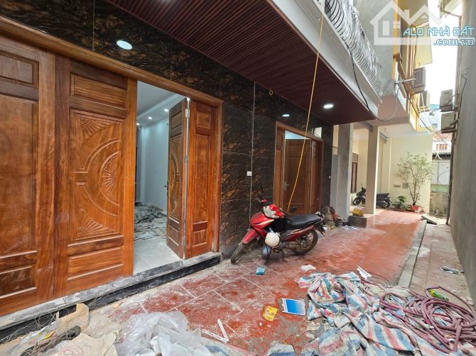 BÁN NHÀ XUÂN LA XUÂN ĐỈNH OTO ĐỖ CỔNG DT: 40m2 6 Tầng- GIÁ: 9.3TỶ - 2
