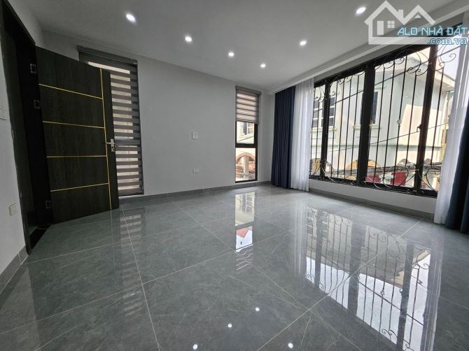 Hiếm. Bán nhà Vip Ngọc Lâm Long Biên 39m2 6 tầng mặt tiền 5m chỉ 14 tỷ lô góc, gần phố - 2