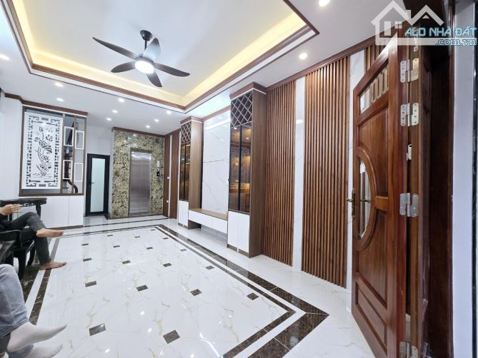 Bán nhà Hoàng Hoa Thám, DT 38m2 x 6T, thang máy, ngõ thông, vị trí trung tâm, 10 tỷ - 2