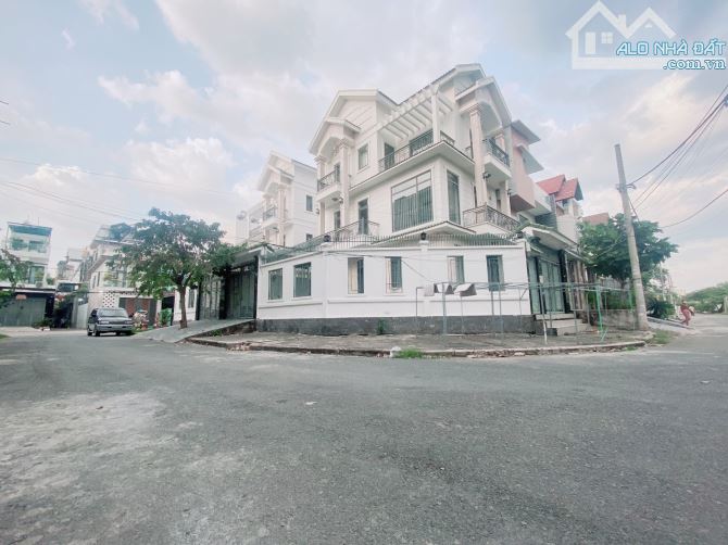 SIÊU PHẨM NHÀ 4 TẦNG MỚI TINH, NGANG KHỦNG 5,5M - GẦN KHU ĐÔ THỊ MỚI QUẬN 8 - GIÁ CHỈ 4,4 - 3