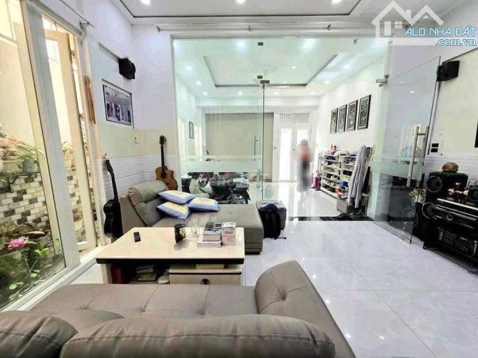 BÁN NHÀ SÁT MTKD ĐANG CHO THUÊ ĐƯỜNG LÝ CHÍNH THẮNG, QUẬN 3. GIÁ 3,78TỶ/ 5,5x14M (77M2) - 3