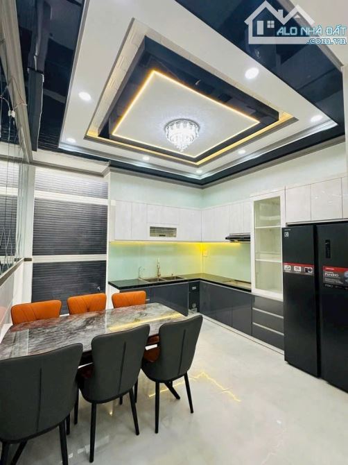 HUNHF TẤN PHÁT- TT NHÀ BÈ- NHÀ ĐẸP  - TẶNG N.THẤT - 3 TẦNG - HẺM 4M  - GIÁ 5,25 TỈ - 3