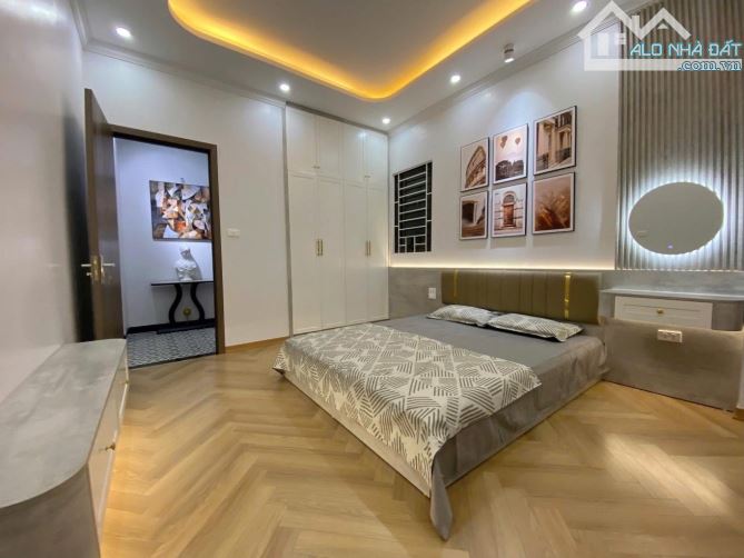 HOA HẬU CẦU GIẤY, 7 TẦNG THANG MÁY, NỘI THẤT TIỀN TỶ, FULL NỘI THẤT, OTO NHỎ VÀO NHÀ, 11tỷ - 4