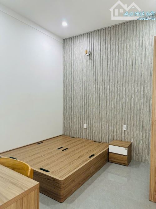 Bán nhà Mặt tiền đường Nguyễn Trường Tộ sân ô tô 3 PN DT 7x24m - 4