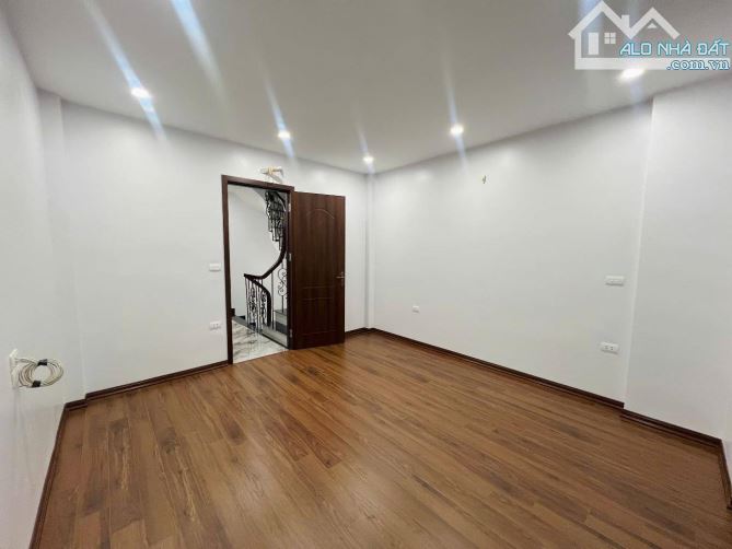 🏡 Cần bán nhà Ngọc Lâm, Long Biên, 37m2 x 4 tầng, Gần hồ, gần trường, 6 tỷ 7 - 4