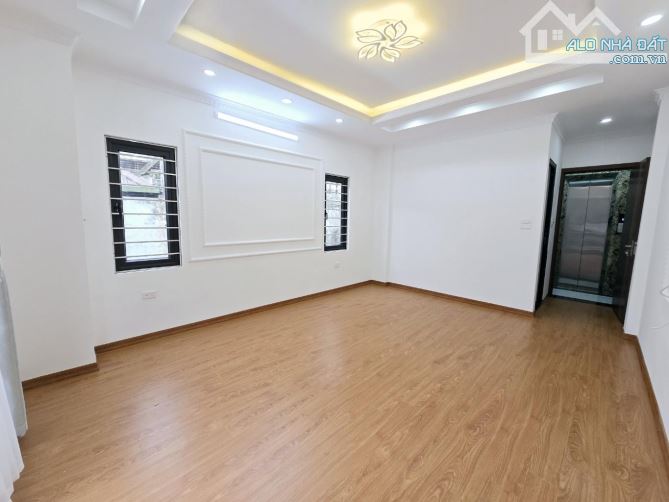 Bán nhà Hoàng Hoa Thám, DT 38m2 x 6T, thang máy, ngõ thông, vị trí trung tâm, 10 tỷ - 4