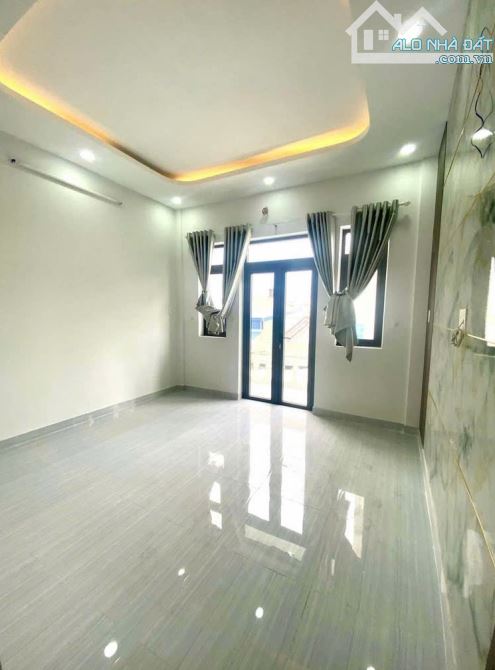 NHÀ 3 TẦNG - HẺM 8M THÔNG - đường TX22 phưởng THẠNH XUÂN Quận 12 - 68m2 {r} CHỈ 5,4T.ỉ - 4