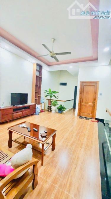 Bán Gấp Nhà Mặt Tiền Kinh Doanh Gần Chợ Đông Hòa Dĩ An - 4