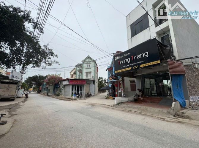 BÁN ĐẤT ĐÔNG TẢO-KHOÁI CHÂU-HƯNG YÊN- Ô TÔ VÀO ĐẤT- MẶT TIỀN RỘNG- 58m2-1,95 tỷ - 4