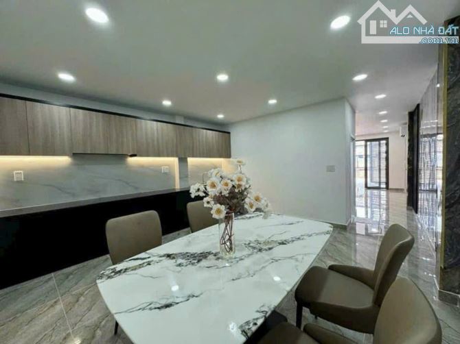 Bán nhà 2 tầng, Quận 7 - Chỉ 5.x tỷ - Ô tô 7 chỗ vào nhà - Nguyễn Văn Quỳ - 65m2 - 5