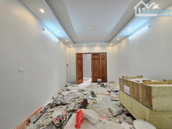 BÁN NHÀ XUÂN LA XUÂN ĐỈNH OTO ĐỖ CỔNG DT: 40m2 6 Tầng- GIÁ: 9.3TỶ - 5