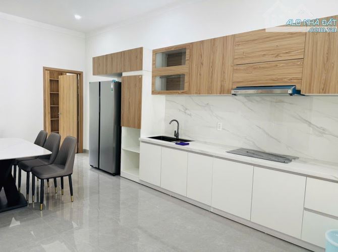 Bán nhà Mặt tiền đường Nguyễn Trường Tộ sân ô tô 3 PN DT 7x24m - 5
