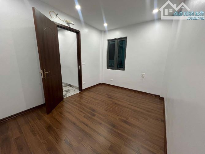 🏡 Cần bán nhà Ngọc Lâm, Long Biên, 37m2 x 4 tầng, Gần hồ, gần trường, 6 tỷ 7 - 6