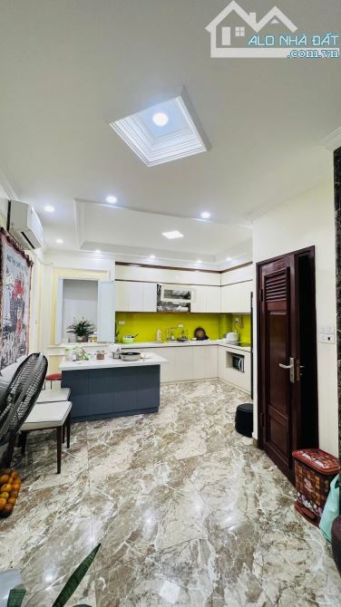 SIÊU PHẨM NHÀ PHỐ TRUNG KÍNH-KHU VỰC ĐẲNG CẤP-KINH DOANH-GIÁ ĐẦU TƯ TỐT-GIÁ 24.5 TỶ - 7