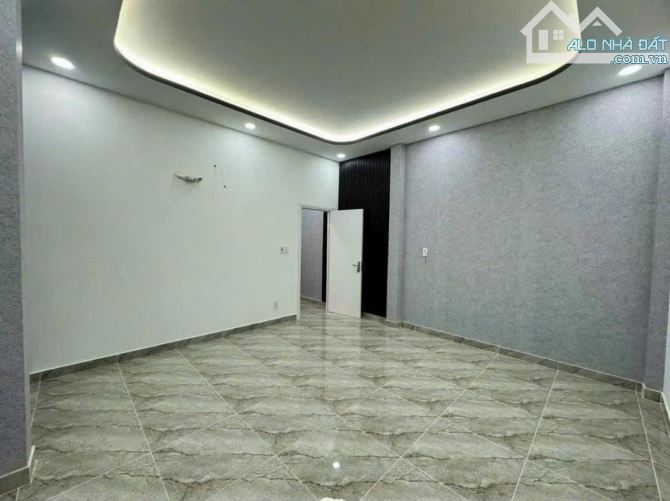 Bán nhà 2 tầng, Quận 7 - Chỉ 5.x tỷ - Ô tô 7 chỗ vào nhà - Nguyễn Văn Quỳ - 65m2 - 7