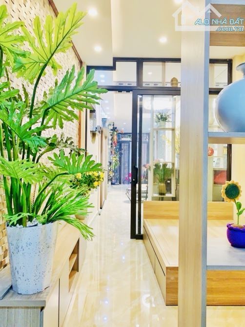Bán Nhà Đẹp Nguyễn Văn Cừ Dân Xây - Ở Kết Hợp Kinh Doanh - 2 Thoáng Vinh Viễn - Mt 4,5m - 7