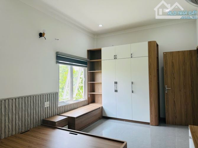 Bán nhà Mặt tiền đường Nguyễn Trường Tộ sân ô tô 3 PN DT 7x24m - 7