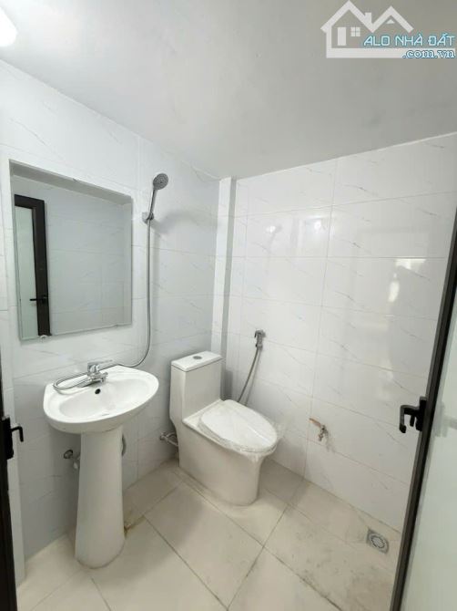 BÁN TÒA NHÀ DỊCH VỤ PHÚC DIỄN, BẮC TỪ LIÊM - DÒNG TIỀN ỔN ĐỊNH 600 TRIỆU/NĂM - S=60M2 - GI - 8
