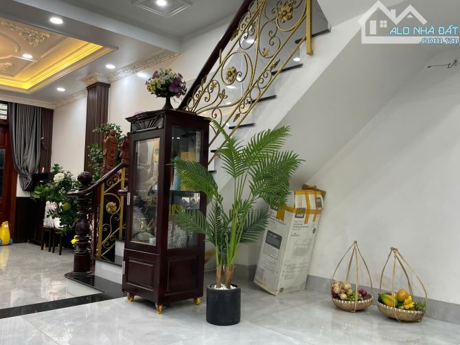 Biệt thự mini 5m x 22m, hẻm xe tải,tiền xây dựng và nội thất gần 5 tỷ,6 phòng ngủ chỉ 7.75 - 8