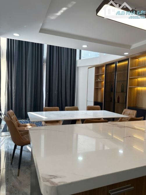 VILA MỚI XÂY, 5,7M X 12M, HẺM 7M, NỘI THẤT XỊN, HỒ BƠI TRONG NHÀ, GIÁ 11.9 TỶ - 9