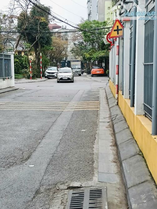 ĐẲNG CẤP THẠCH BÀN 62M ,8 TẦNG,THANG MÁY,3 Ô TÔ TRÁNH, KINH DOANH 17,5TỶ