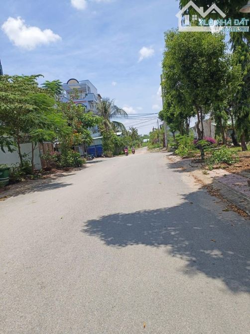 BÁN NHÀ NGUYỄN DUY TRINH ,PHÚ HỮU 200M2 ( 10 X 20 ) C4 FULL THỔ CƯ- GIÁ 10 TỶ TL.