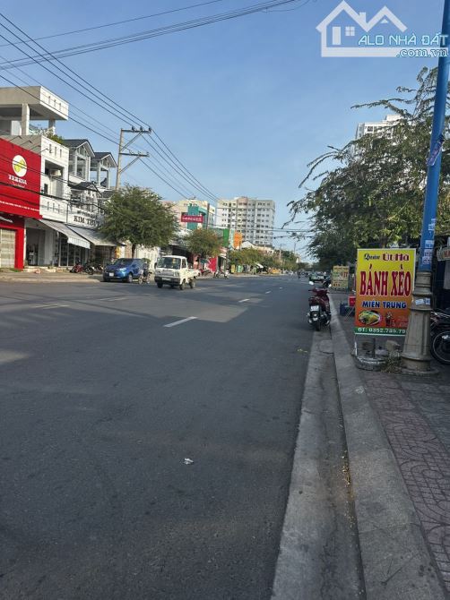 Chủ Gửi Bán Lô Đất Đẹp 2 MT Đường Nguyễn Hữu Cảnh 450M2 Ngang 18m Vuông Vức - Giá: 56Tỷ