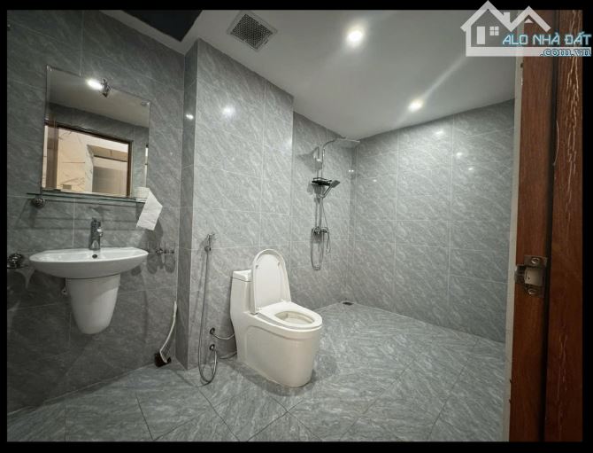 Bán nhà phố Phạm Tuấn Tài, Cầu Giấy. Phân lô, vỉa hè, ô tô tránh. 62m2, 6 tầng, mt 10m