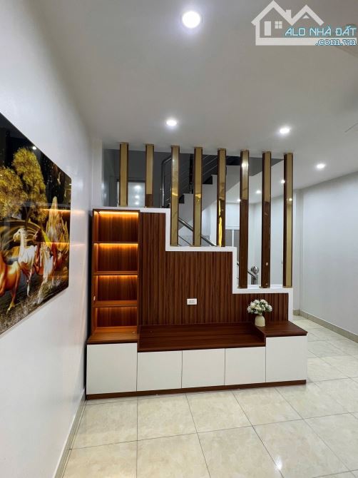 Sổ đỏ 66m2, có sân riêng, đường riêng, nhà dân xây 3 tầng full nội thất, giá 4.88 tỷ