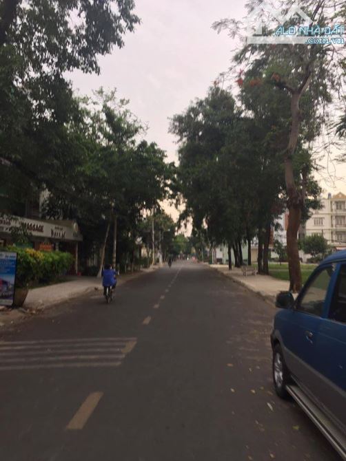 Bán biệt thự MT đường Số 5, khu Tên Lửa, 8 x 20m, 3.5 tấm, giá 29.8 tỷ