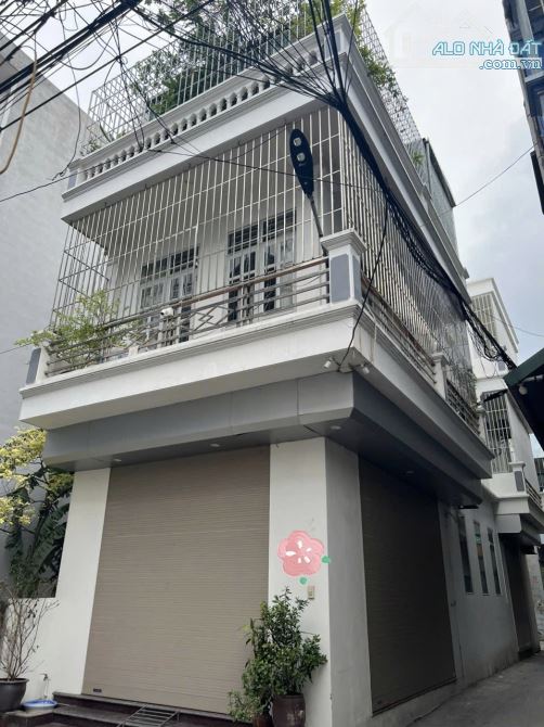 Nhà 3 tầng, lô góc ngõ oto thông các ngả, 3 bước chân ra chợ Cống Trắng tp.Thái Bình