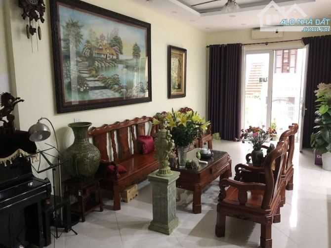 CẦN BÁN NHÀ PHỐ CẦU GIẤY-KHU VIP- NHÀ ĐẸP-NGÕ Ô TÔ-DIỆN TÍCH 92M-GIÁ 29.5 TỶ