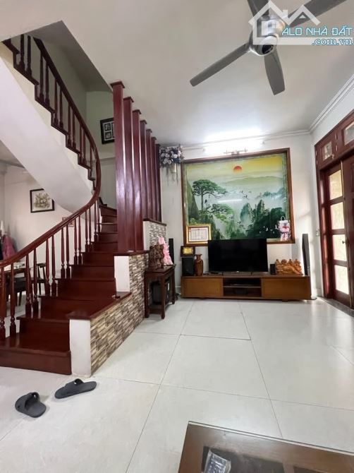 Bán Nhà Đông Ngạc Bắc Từ Liêm-Oto Vào Nhà,Nội Thất Đẹp-65m 4 tầng,Mt 8,5m giá 13,5 tỷ