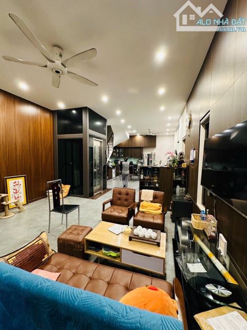 NGHĨA ĐÔ-CẦU GIẤY-NHÀ ĐẸP LUNG LINH-LÔ GÓC-WIEW CÔNG VIÊN-DT 60M-GIÁ 19 TỶ