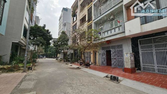 Bán nhà khu Đấu Giá Mậu Lương 60m2 x 5 Tầng MT5m Giá Hơn 12 Tỷ