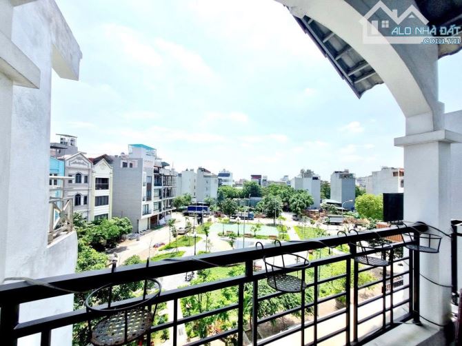 TĐC Giang Biên phố Phạm Khắc Quảng, Hiếm nhà bán 4 tầng dân xây, vỉa hè oto tránh 65m2