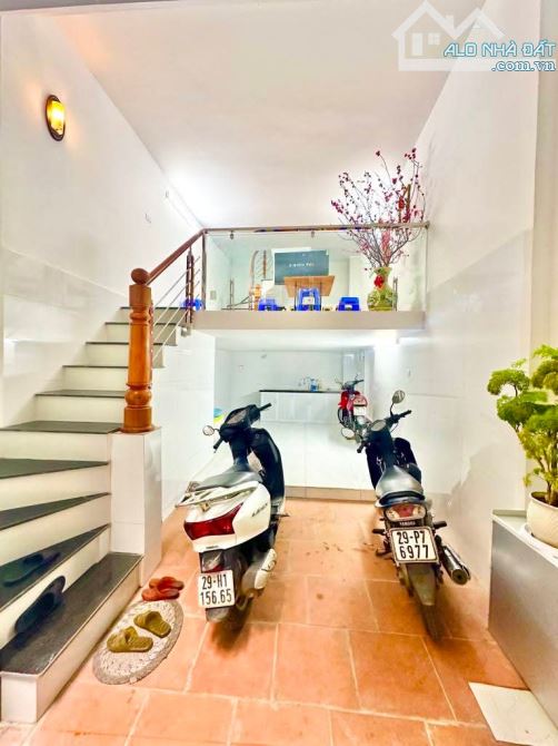 NHỈNH 5 ĐỒNG, NHÀ ĐẸP DÂN XÂY, TRẦN KHÁT CHÂN