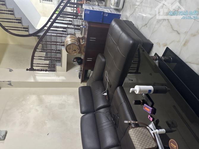 Bán Nhà Việt Hưng, Long Biên. 62m2 - 4 Tầng - Giá 8.x tỷ