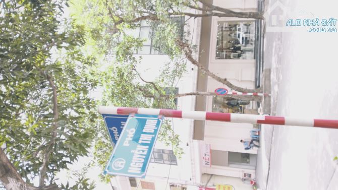 CĂN HỘ LÔ GÓC TRUNG HÒA - 3PN - FULL ĐỒ! Diện tích 98m2, 2 ban công thoáng. Vị trí trung t