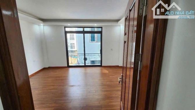 Nhà Ngọc Hồi, 40m2, ô tô đỗ cổng, sổ đỏ chính chủ