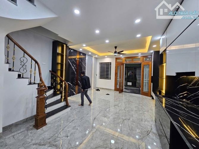 NHÀ TRƯƠNG ĐỊNH : 43M - 5 TẦNG - MT 5M, TRƯỚC NHÀ RỘNG 5M- 2 THOÁNG TRƯỚC, SAU