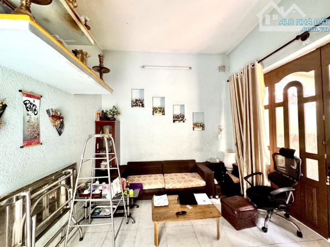 132M2 - SÁT Q1- 3 TẦNG NGANG 6.7M- SỔ NỞ HẬU - 8 PN - Ô TÔ VÀO TẬN NHÀ