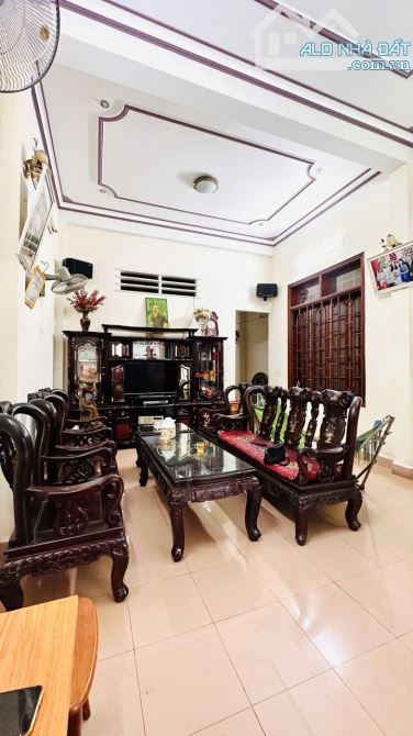 Nhà 2 lầu  MT Nguyễn Biểu khu Metro Kinh doanh tốt (6x20m.TC 100%)