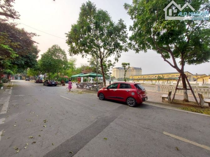 Bán nhà 4 tầng ở Lâm Hạ Bồ Đề vị trí trung tâm đường oto tránh 90m mặt tiền: 6m, 25 tỷ 9