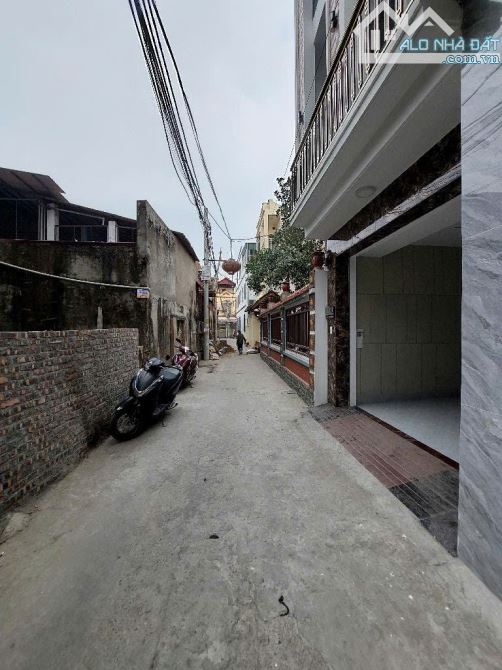 Bán nhà Liên Ninh 40m 4t mới đẹp 7 chỗ đỗ cửa ,ngõ thông khu vực tiềm năng cao giá 5.6 tỷ