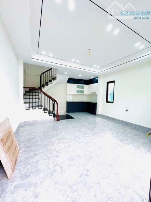 Bán nhà Bát Khối 34m x 5 tầng ô tô vào nhà giá 6,3 tỷ