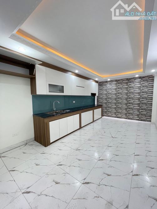 CẦN BÁN GẤP NHÀ ĐẸP PHỐ ĐẶNG VŨ HỶ – 30M2 – 5 TẦNG – MẶT TIỀN 3.9M – GIÁ 5.4 TỶ